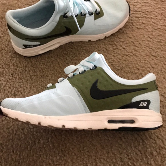 NIKE WOMEN’S Size 9 Air Max Zero - Picture 5 of 6